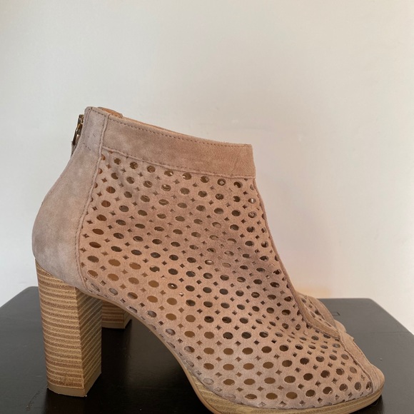 Heels - Picture 2 of 5